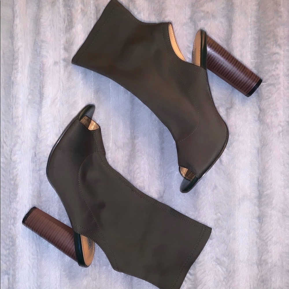 Green High Heels